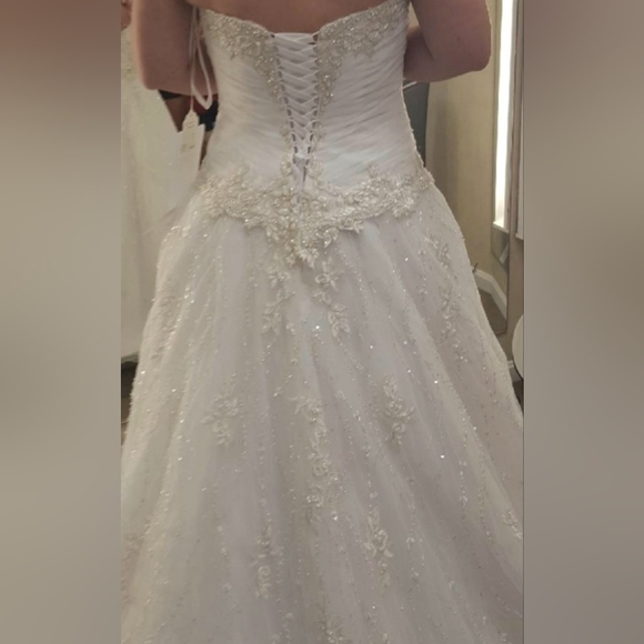 Allure Signature, Classice Ivory, Wedding Gown, Size 18, Swarovski Crystals - Picture 12 of 16